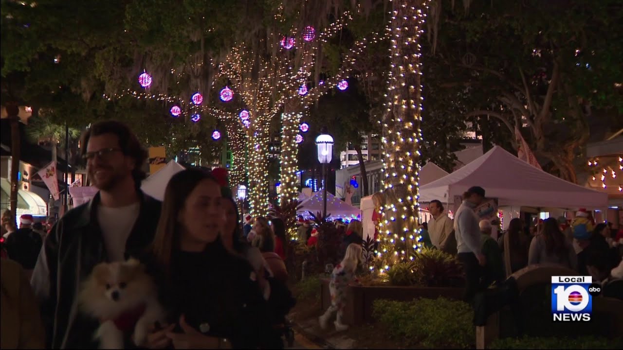 Las Olas holds annual Christmas celebration