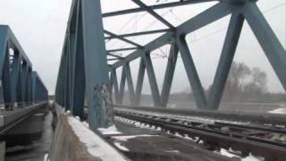 preview picture of video 'Fast trains on the bridge.'