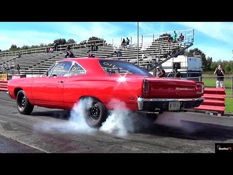 1969 440-6 Pack Road Runner 1/4 Mile Drag Race Video - Road Test TV ®