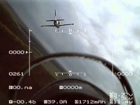 Гигантская авиамодель разрушилась в воздухе: видео