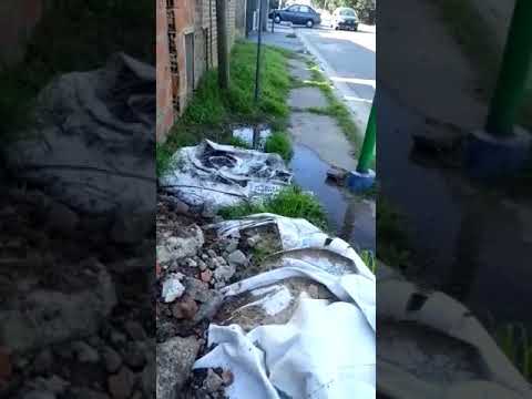 Una pérdida de agua destruye una casa y dificulta la movilidad a una persona discapacitada
