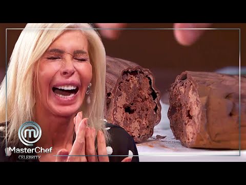 SHE DOESN'T REMOVE THE SILICONE MOLD!! Bibiana presents her dessert like this | MasterChef Christ...