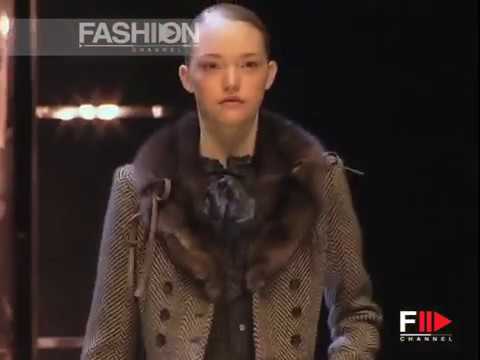 "Valentino" Fashion Show Pret a Porter Women Autumn Winter 2005 2006 Paris 1 of 4
