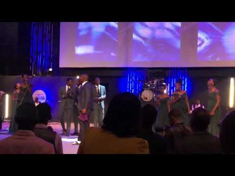 Great voices of all backers in Papane concert