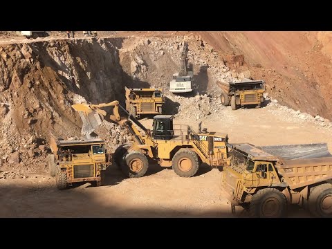 Caterpillar 992G Wheel Loader & Liebherr 984 Excavator Loading Cat Dumpers - Sotiriadis/Labrianidis