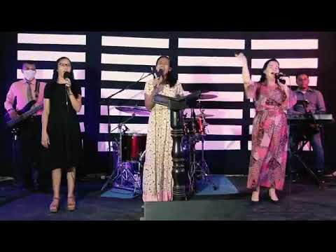 A tu lado quiero estar, La sola presencia, Santo es el Señor Dios todo poderoso. - COROS