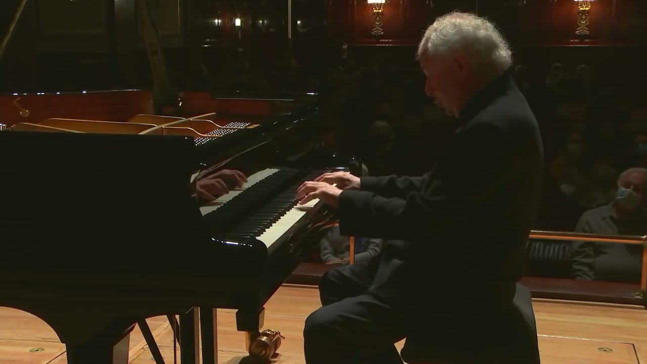 Sir András Schiff performs J. S. Bach's Invention no. 8 in F BWV 779 at the Wigmore Hall