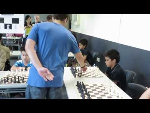 GM Alexander Ipatov's simultaneous exhibition in Hong Kong