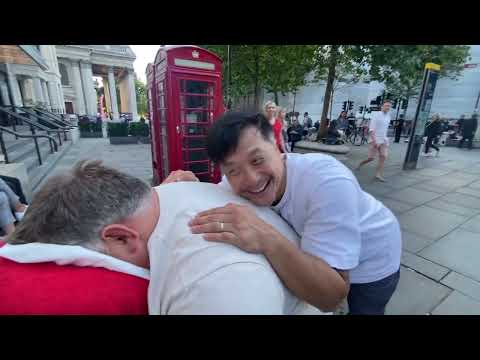 Helping BIG BENNY Free Chair Massage P1 - Pay It Forward - Tao Chi Kai #asmr #massage #master