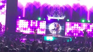 LAURA PAUSINI FANTÁSTICO ( HAZ LO QUE ERES ) LIVE FROM RADIO CITY MUSIC HALL NEW YORK