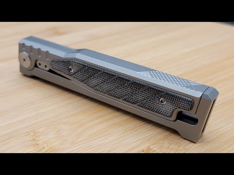 A Real Gravity Knife one of the most ILLEGAL knives to carry