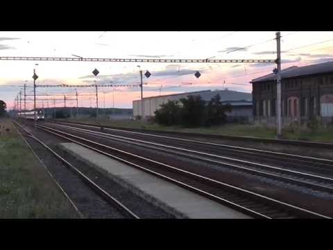 380.004-2 a spojené vlaky IC 561 Šohaj (Praha - Veselí n/M) a EN 404 Vltava (Praha - Moskva)