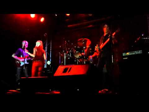 Tauna singing Locomotive Breath