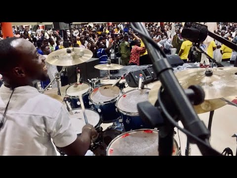 HOT🔥GHANAIAN LOCAL PRAISE MEDLEY‼️With Bro Sammy😀|Emma on Bass🎸|Let’s dance🕺Groove‼️🎧