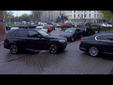 Stłuczka limuzyn przed siedzibą PiS