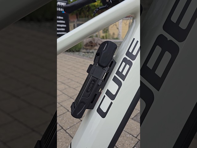 Vídeo relacionado con AARON Reflect Fahrradschloss mit 5-stelligem Zahlencode, 110cm Kettenschloss aus Stahl und hoher Sicherheitsstufe, Schloss für E-Bike, Mountainbike, Trekkingrad, Tourenrad, Rennrad in Schwarz