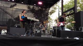 Chairlift - I Belong In Your Arms (Live at Laneway Festival, Melbourne)