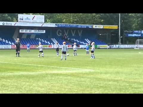 Quick Boys F1 - Gangnam style bij GVVV toernooi.