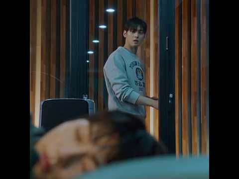 Seojun locked Suho in when he was calling to Jukyung (He did this because of jealousy to Jukyung)