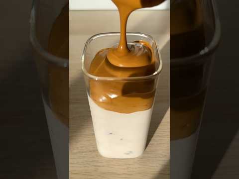 Café dalgona con crema de cacao ☕️🤎 #asmr #coffee #coffeetime #recipe #satisfying