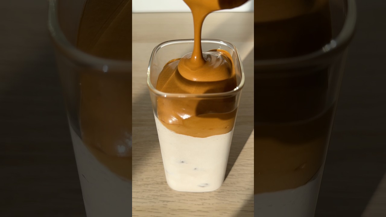 Café dalgona con crema de cacao ☕️🤎 #asmr #coffee #coffeetime #recipe #satisfying