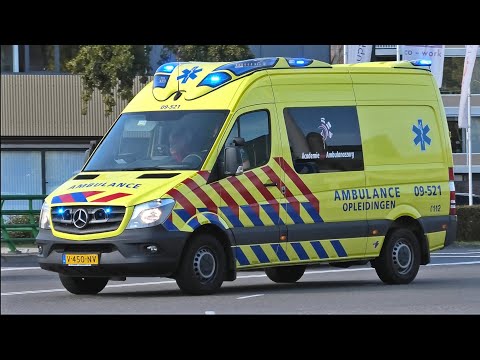 A1 09-521 Academie voor Ambulancezorg & Diverse ambulances komen met spoed aan bij Isala Zwolle