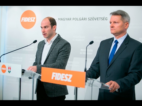 A Fidesz-KDNP-s politikus Hollik István Kucsák Lászlóval...