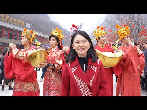 Chinese Spring Festival drives surge in spending on traditions