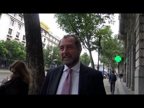 Luis Gasset, pareja de Ágatha Ruiz de la Prada, sonríe al amor