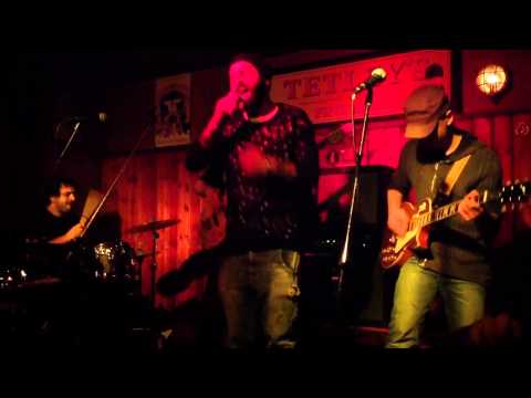 L'ATTRITO LIVE @ EAST END PUB - MAMA