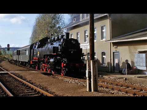 -Bahnhof Mohlsdorf am 11.10.1993-86 1001 mit P 8361 nach Neumark--