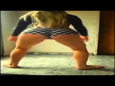 Mc Maiquinho , Mc Delano e Mc Th PQJ - Leva a Novinha pro beco (Dj Fezinho koringa) (web clip)