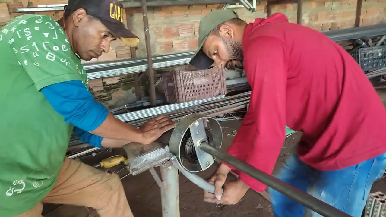 Como armar molas de porta de enrolar. #portadeaço #portãodeenrolar