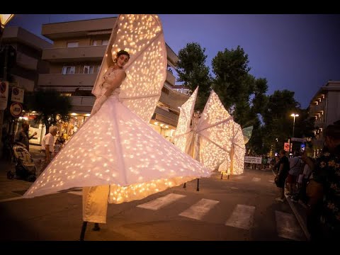 Spettacolo di farfalle luminose - Danza aerea, trampoli e musica emozionante. 5 artisti