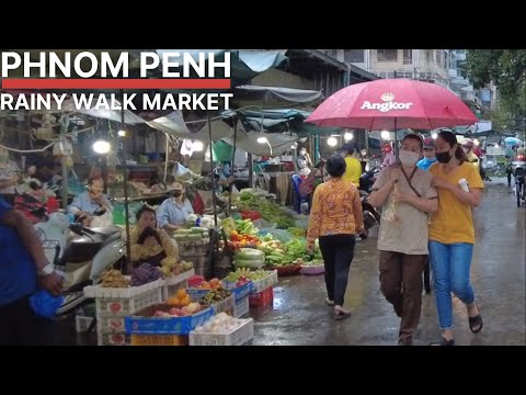 Rainy day walking tour at the Phnom Penh traditional market