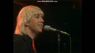 Gyllene Tider performing 'När vi två blir en' on Måndagsbörsen, 1981