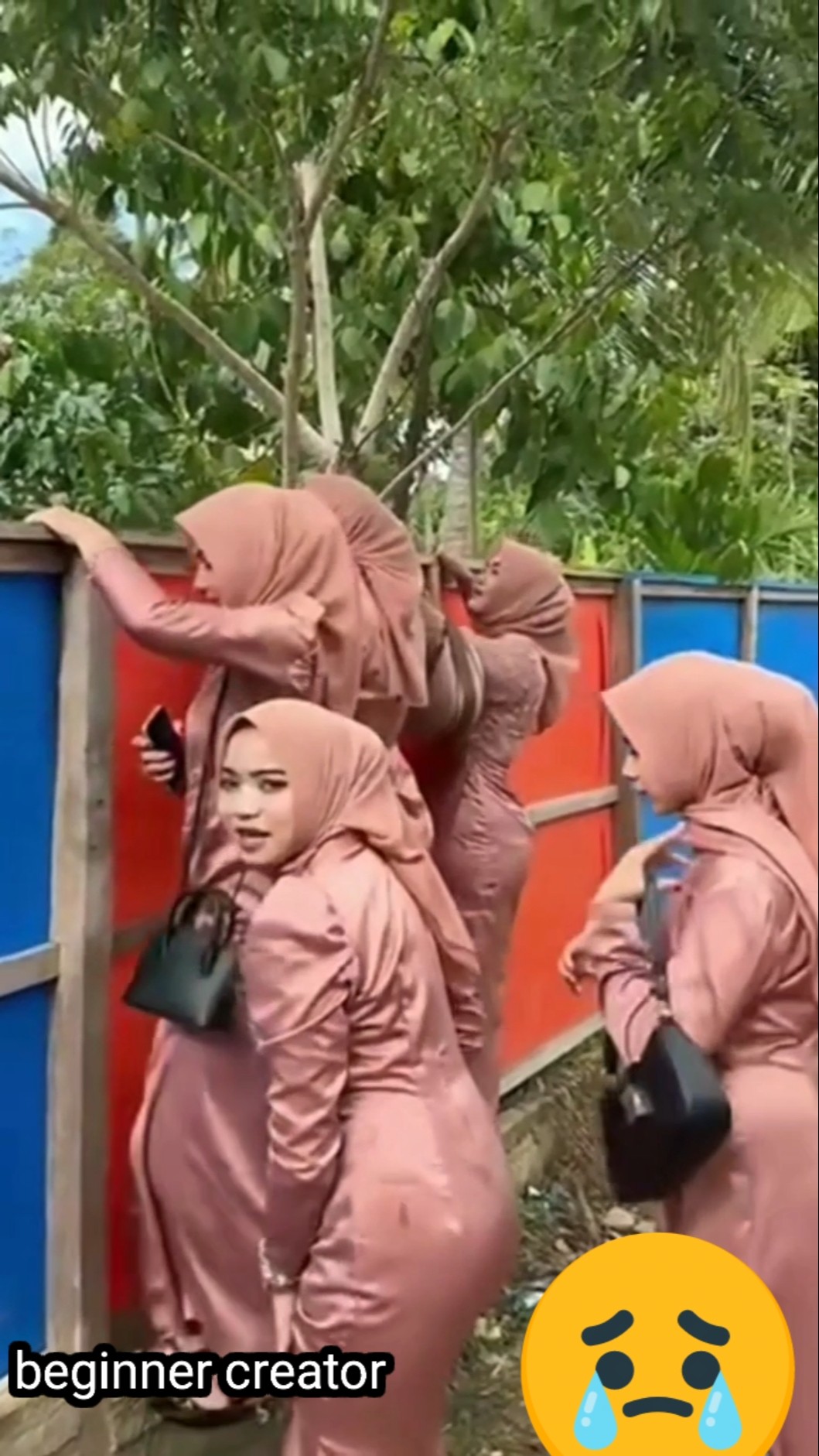 Nggak ada yang lebih seru dari video lucu yang bisa bikin ngakak! 😂 Yuk, tonton dan siapkan perutmu!