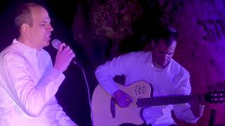 לילה טוב שון - ישי רוסנק - מתוך טקס יום הזכרון תש"פ עלי זהב (הזמר והיוצר ישי רוסנק) - התמונה מוצגת ישירות מתוך אתר האינטרנט יוטיוב. זכויות היוצרים בתמונה שייכות ליוצרה. קישור קרדיט למקור התוכן נמצא בתוך דף הסרטון