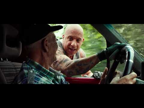 Лысый пенсионер выполняет опасные трюки \ Три икса: Мировое господство XXx: Return of Xander Cage