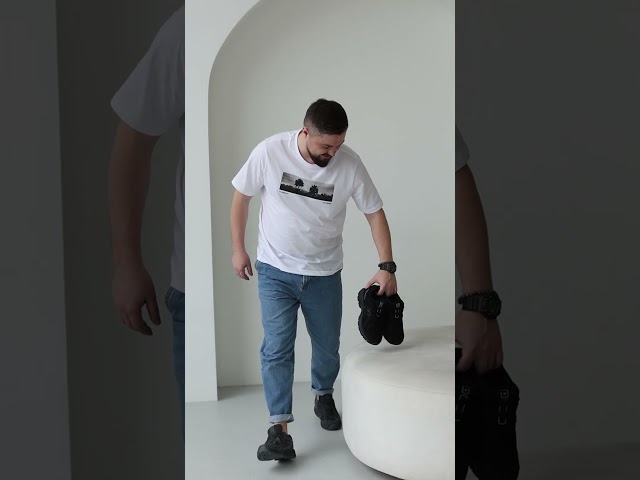 Чоботи жіночі шкіряні байка хутро 592641 Чорний Кросівки чоловічі замшеві сітка 591890 Сірі