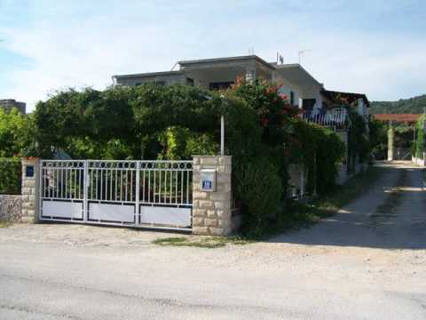 Three-Bedroom Apartment in Vinisce I - Vinisce - Croatia