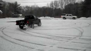 preview picture of video 'Toyota 4x4 Snow Drifts'
