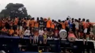 Download lagu Supporter The Jakmania Nyanyi Lagu Persija Di atas Bis mp3 Download lagu Supporter The Jakmania Nyanyi Lagu Persija Di atas Bis mp3