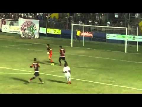 Ed Carlos do sub 15 do São Paulo quase marca um golaço do Meio de campo