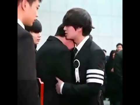 Heartbreaking moment SHINee members mourned at Jonghyun's funeral