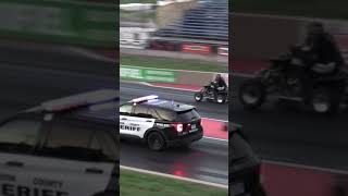 Download lagu Police car vs quad - drag racing mp3