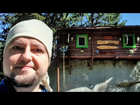 Sziklára akasztott védkunyhó a Páring-hegységben: Meglepetések ösvénye