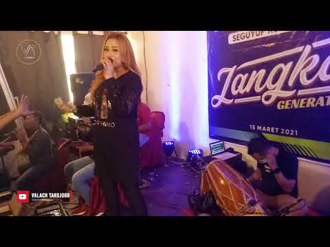 AKU TAK BUTUH CINTA EVA AQWIELLA TRIAS ft VALACH