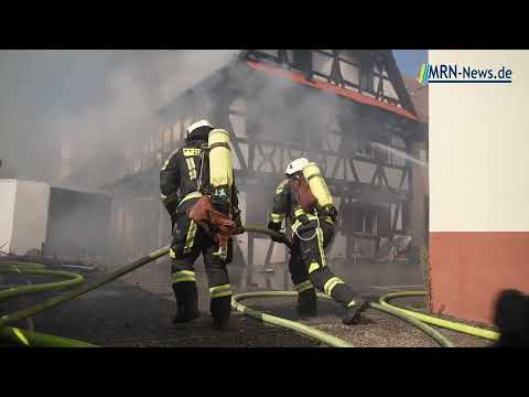 Rhein Pfalz Kreis   Historisches Fachwerkhaus in Böhl-Iggelheim in Vollbrand