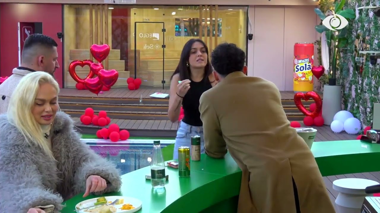 Kur të është afruar o shpifse/ Danja i drejtohet Livias: Ti ja puth këmbët